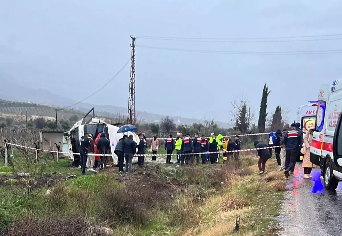 Denizli\'de Servis Kazası: 1 Ölü, 25 Yaralı