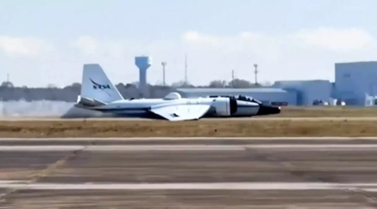 NASA Uçağı Mekanik Arıza ile Gövde Üzerine İniş Yaptı