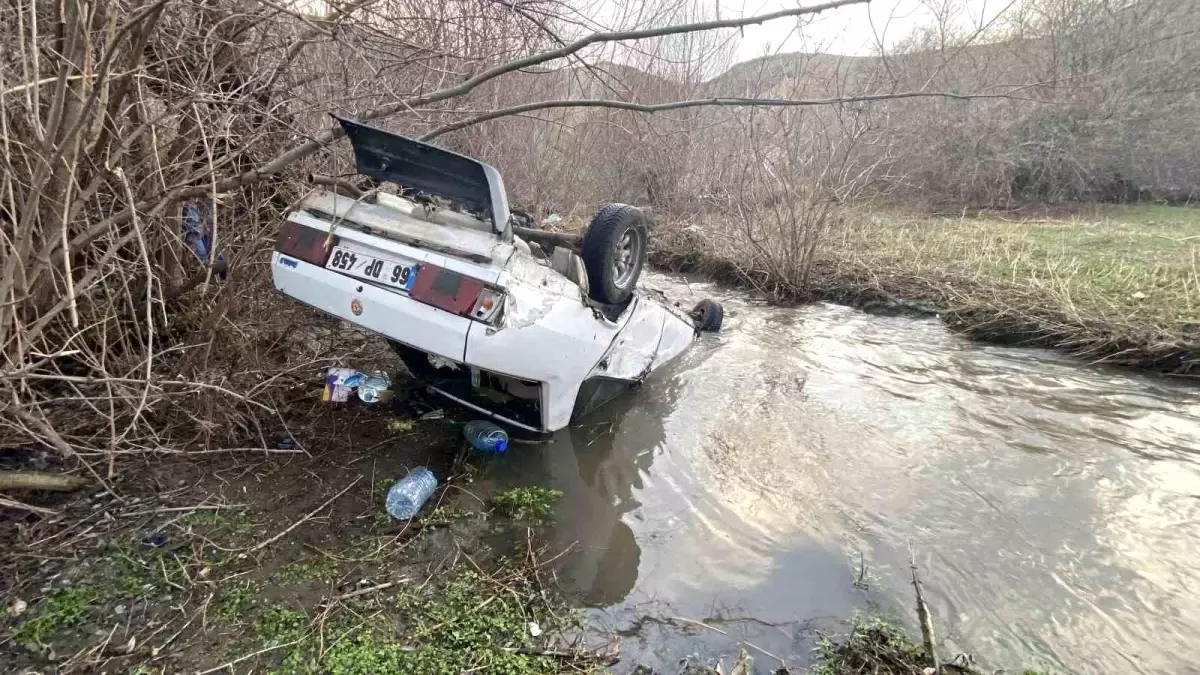 Yozgat\'ta Otomobil Dere Yatağına Uçtu