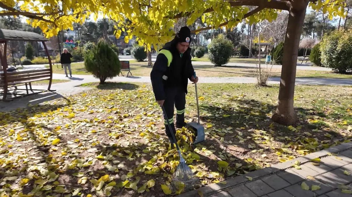 Dürüst Temizlik İşçisi: Kaybolan Telefon Sahibine Ulaşmayı Başardı