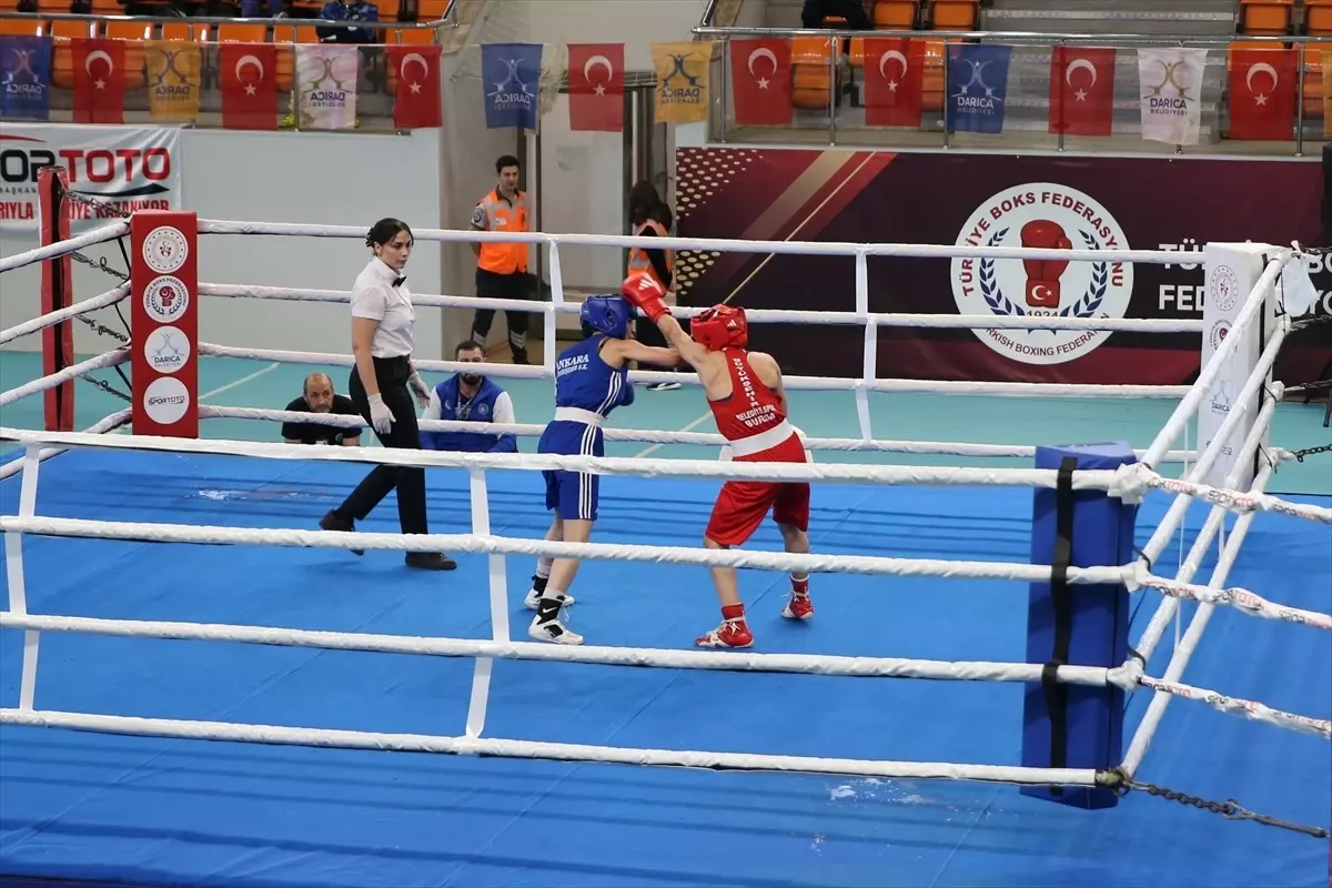 Kocaeli\'de Boks Şampiyonası Sürüyor