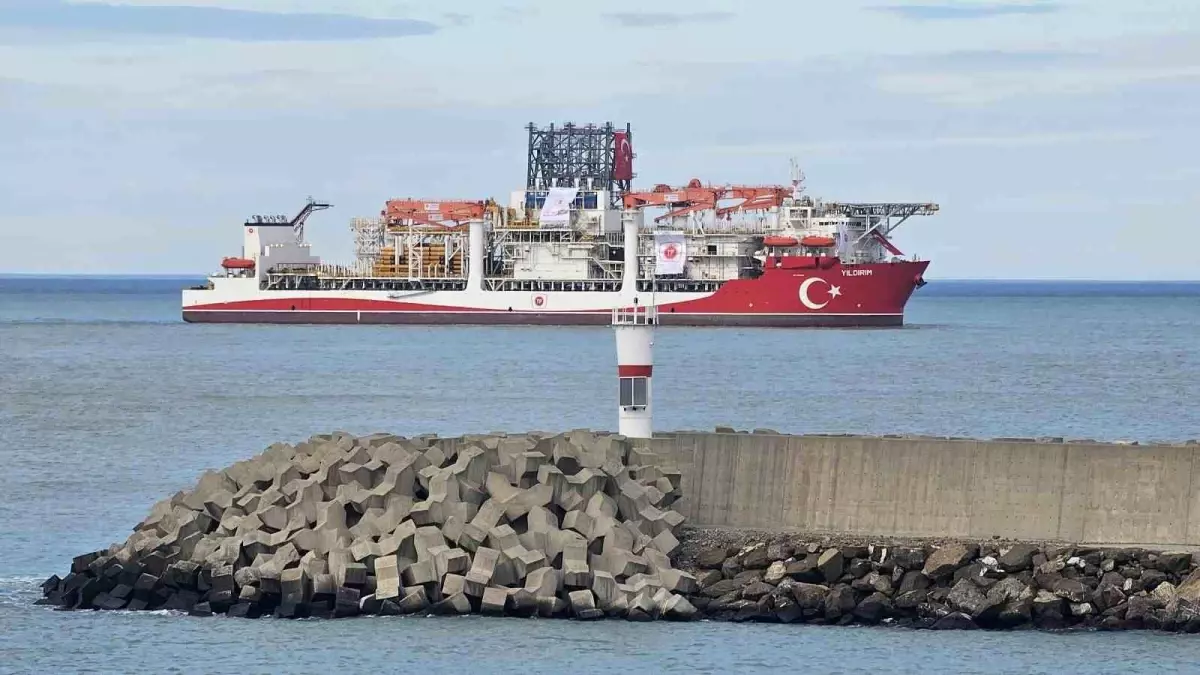 Yıldırım Sondaj Gemisi Filyos Limanı\'na Ulaştı