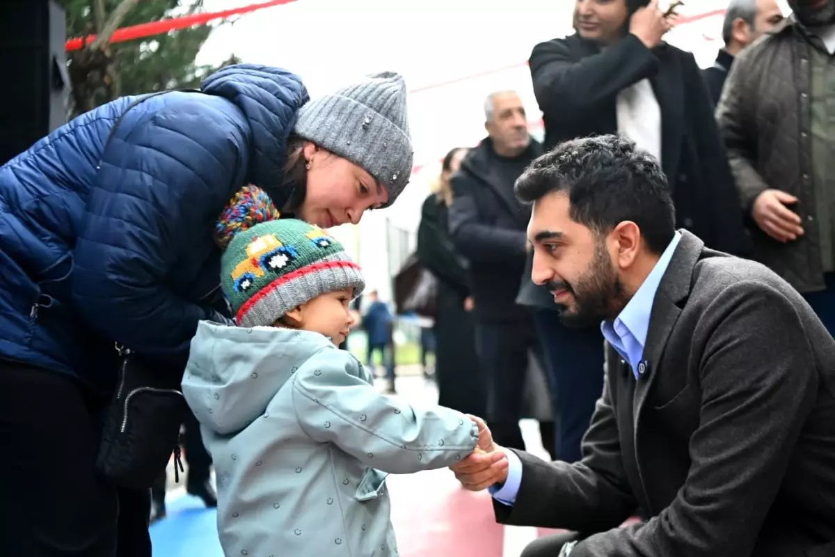 Tuzla\'da yeni açılan "Oyun Parkı Sokağı" yarıyıl şenliğinde çocukları buluşturdu