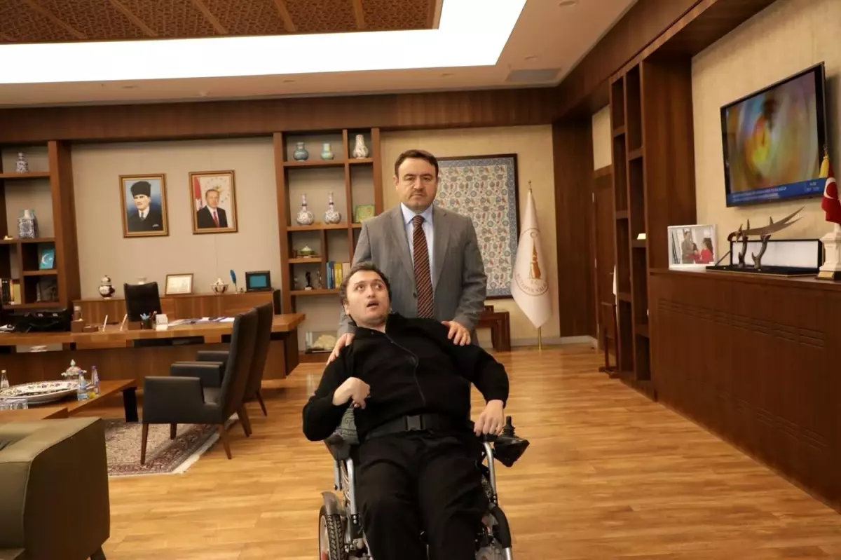 Vali Işın Engelli Vatandaşla Bir Araya Geldi