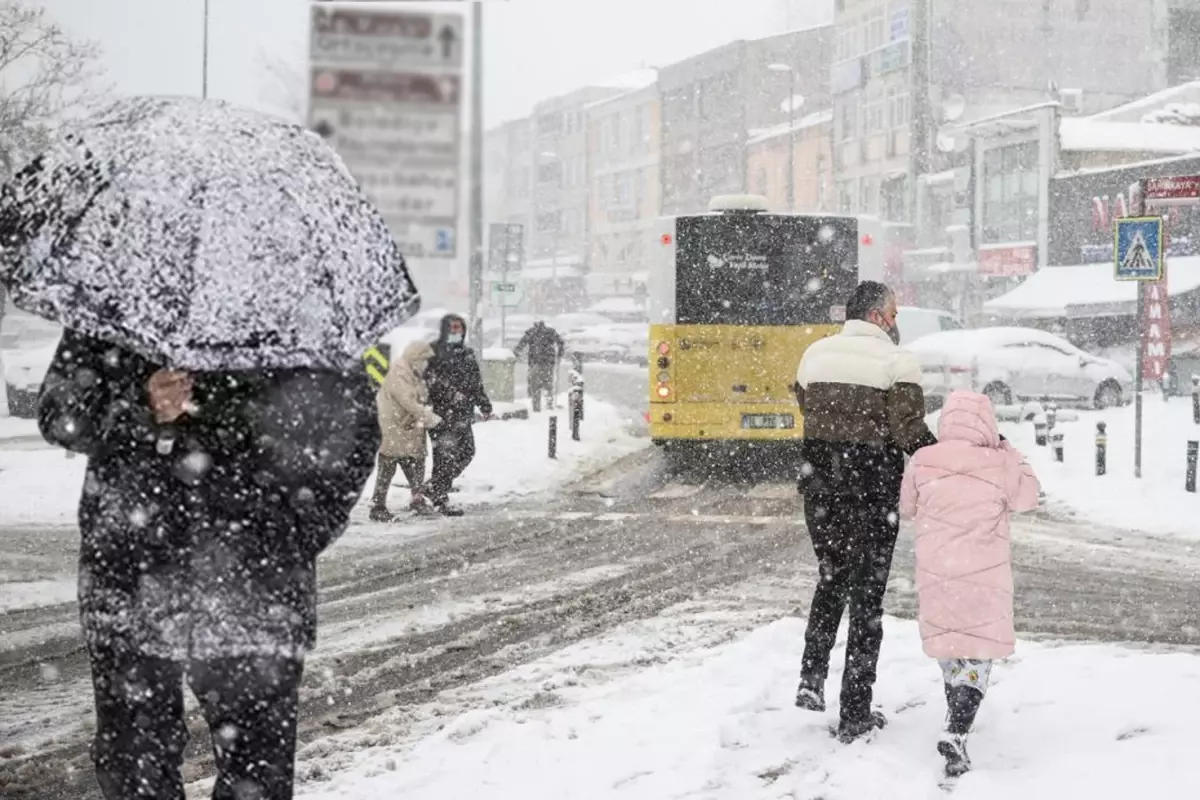 Yeni kar yağışı geliyor! Öğrenciler okula başlamadan tatil ilan edilebilir