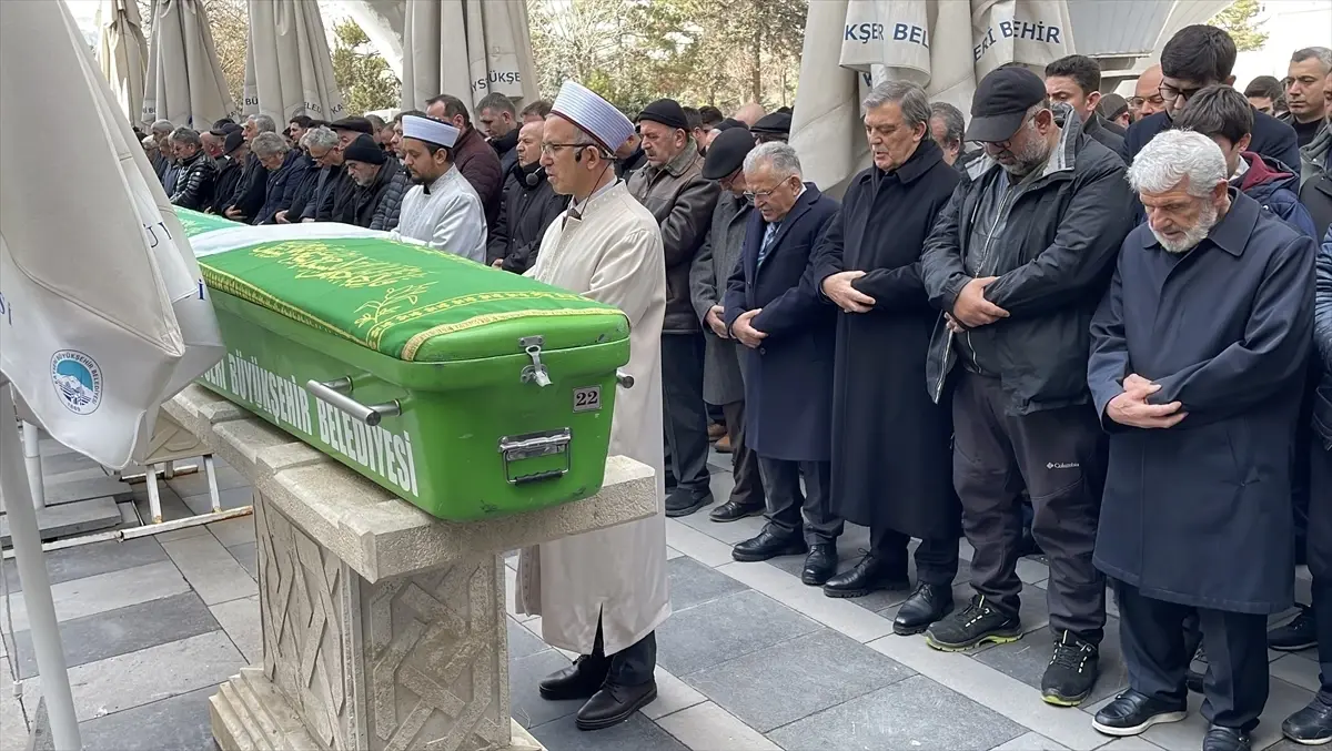 Abdullah Gül Yengesi İçin Cenazeye Katıldı