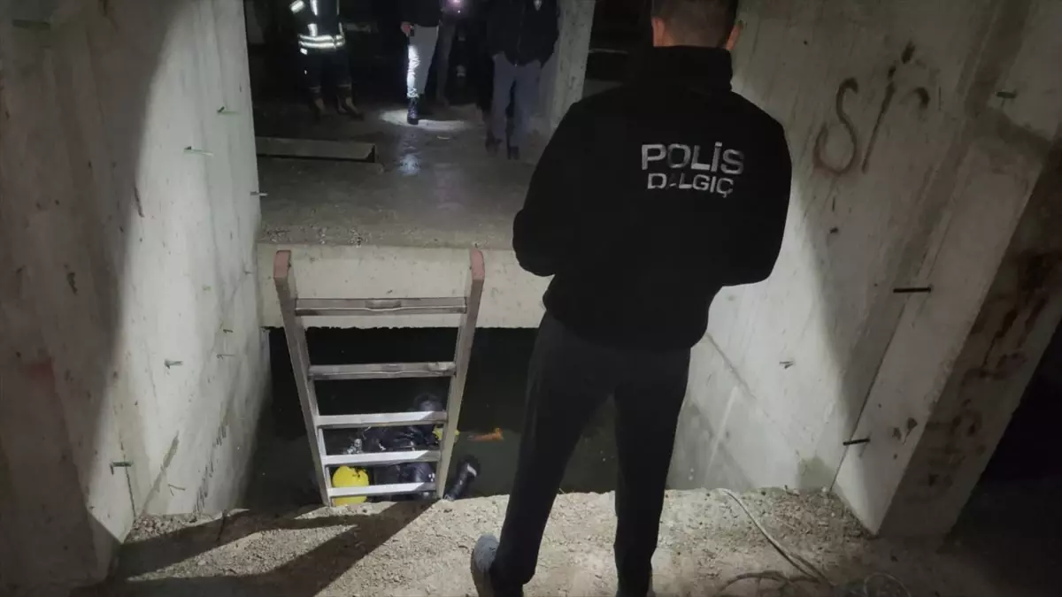 Adana\'da Metruk İnşaattan Yağmur Suyuna Düşen Kişi Hayatını Kaybetti