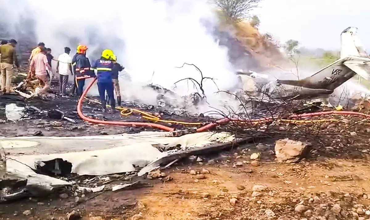 Hindistan\'da Uçak Kazası: 5 Kişi Hayatını Kaybetti