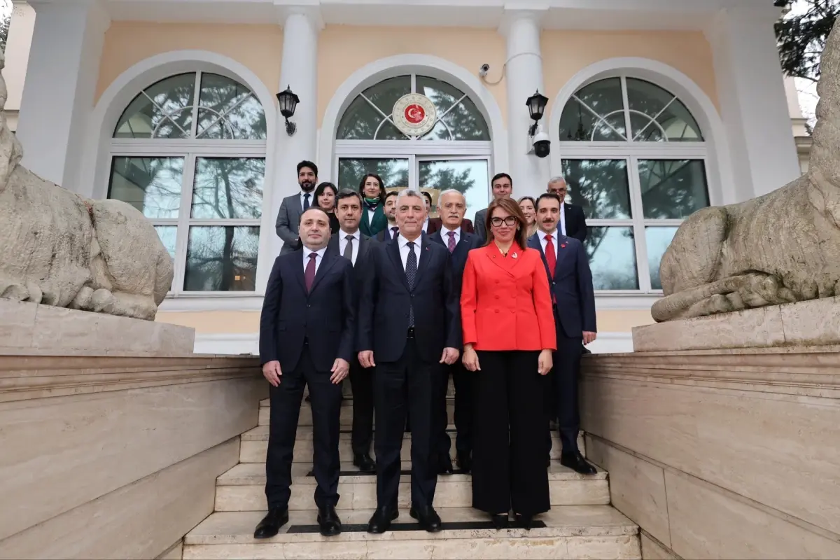 Bakan Bolat Budapeşte\'de