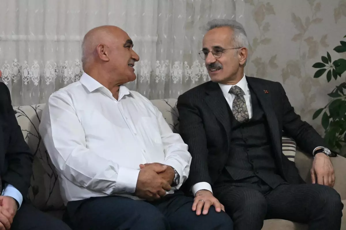 Bakan Uraloğlu\'ndan şehit ailesine ziyaret