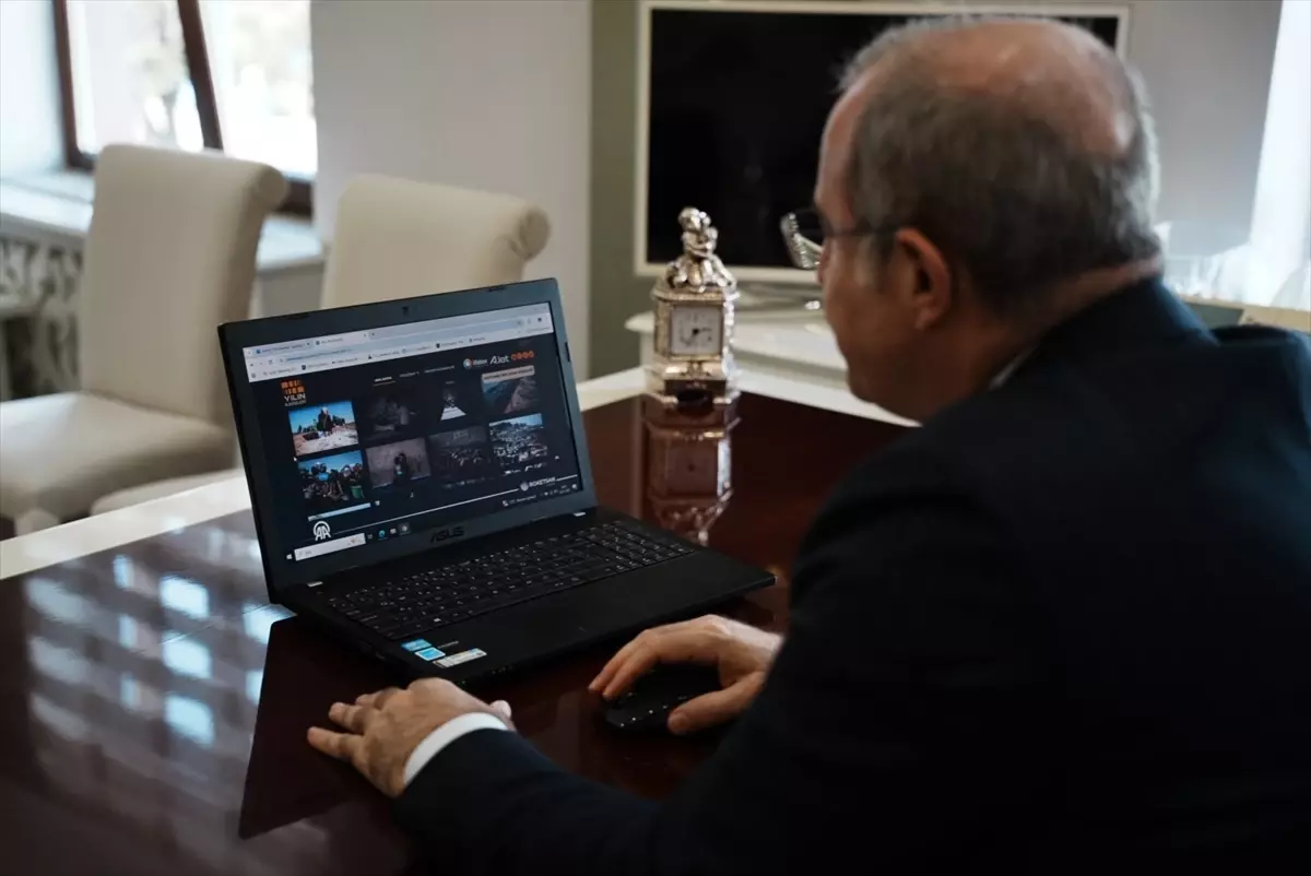 Vali Toraman \'Yılın Kareleri\' Oylamasına Katıldı