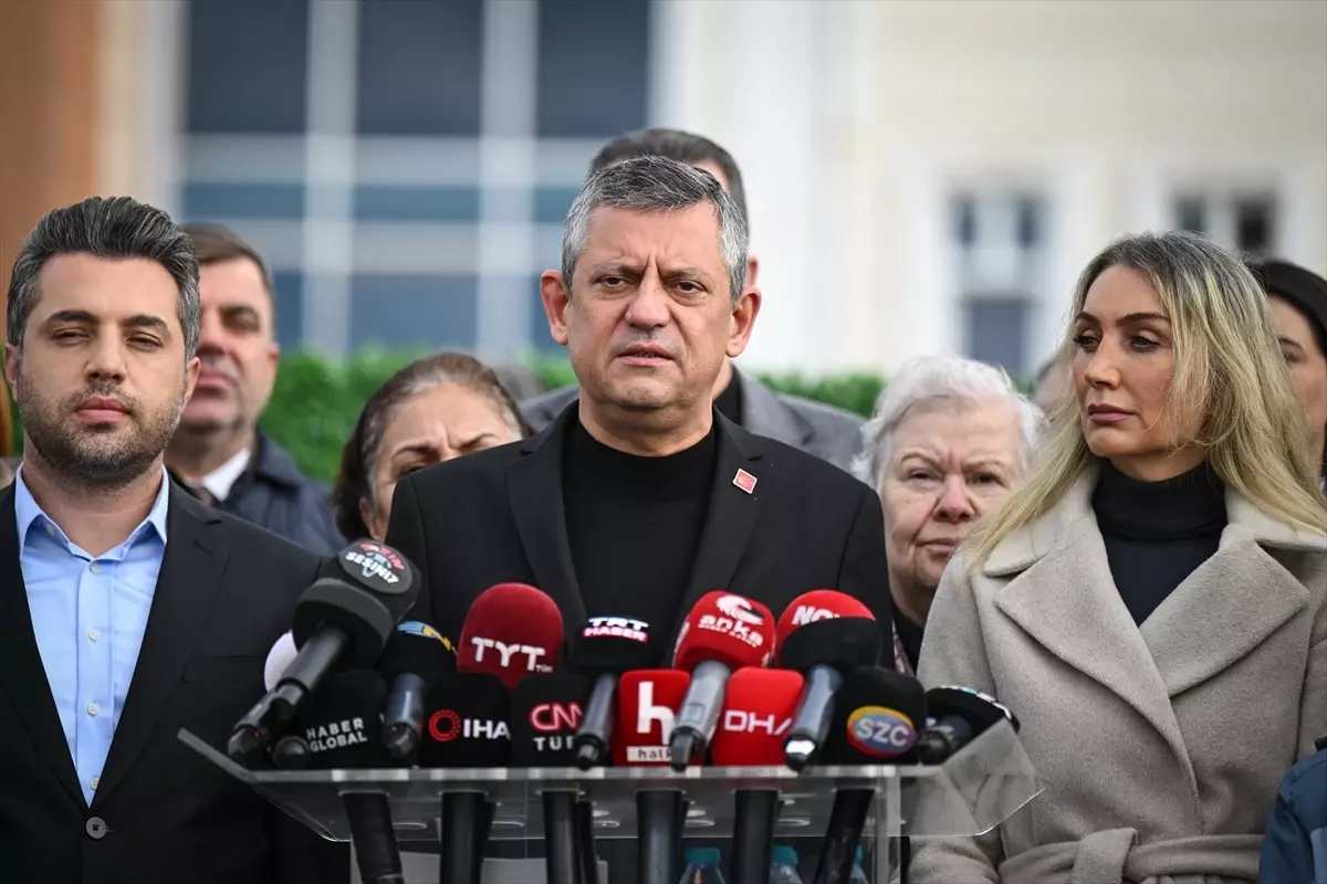 CHP Lideri Özel: Tutuksuz Yargılanan Aktaş\'a Tepki