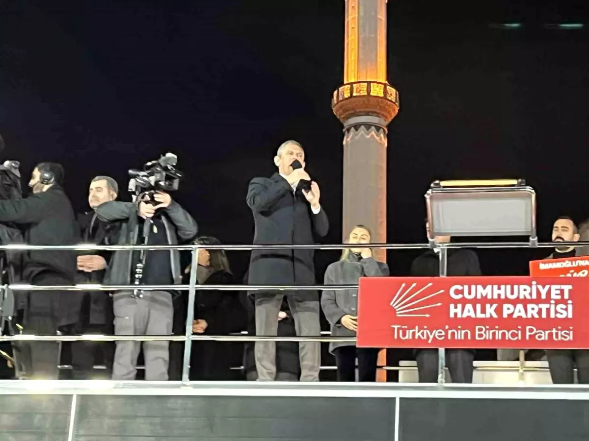 CHP Genel Başkanı Özel, Bağcılar\'daki mitingde konuştu