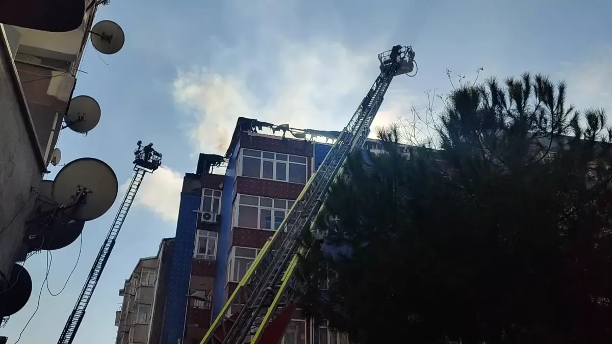 Esenler\'de Çatı Yangını