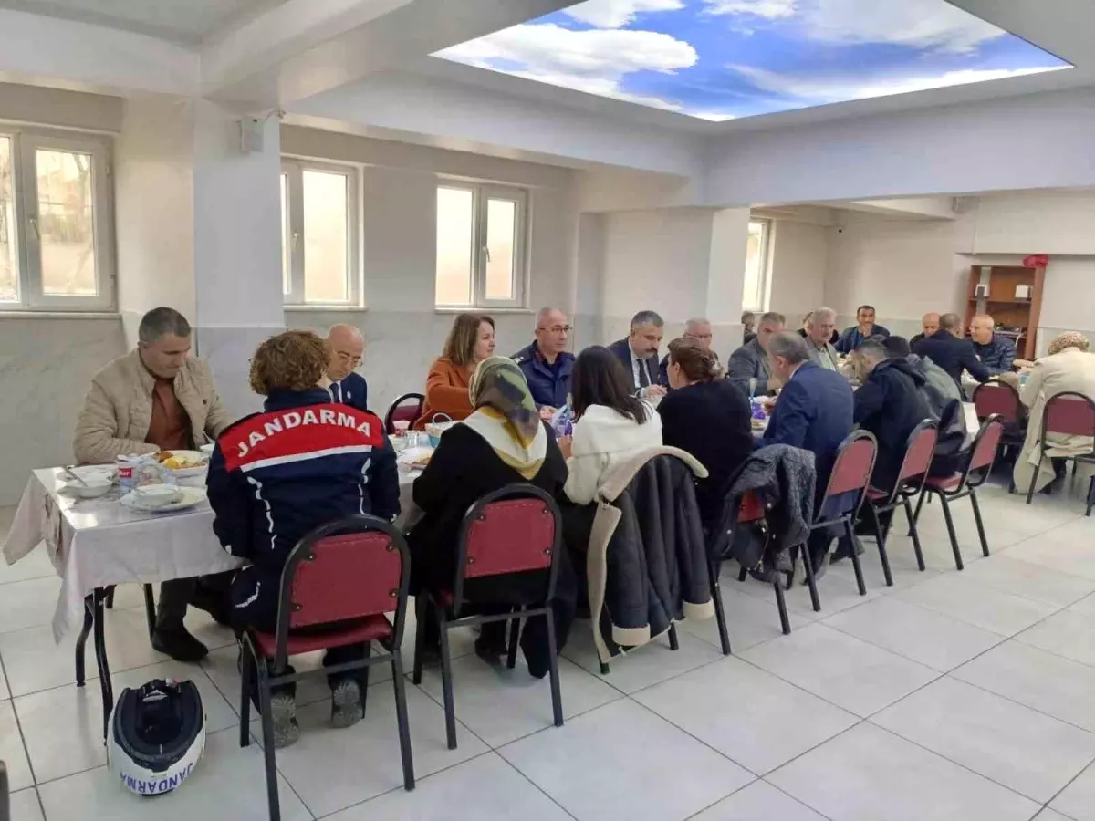 Eskişehir\'de gönül köprüsü: Şehit yakınları ve gaziler huzurevinde ağırlandı