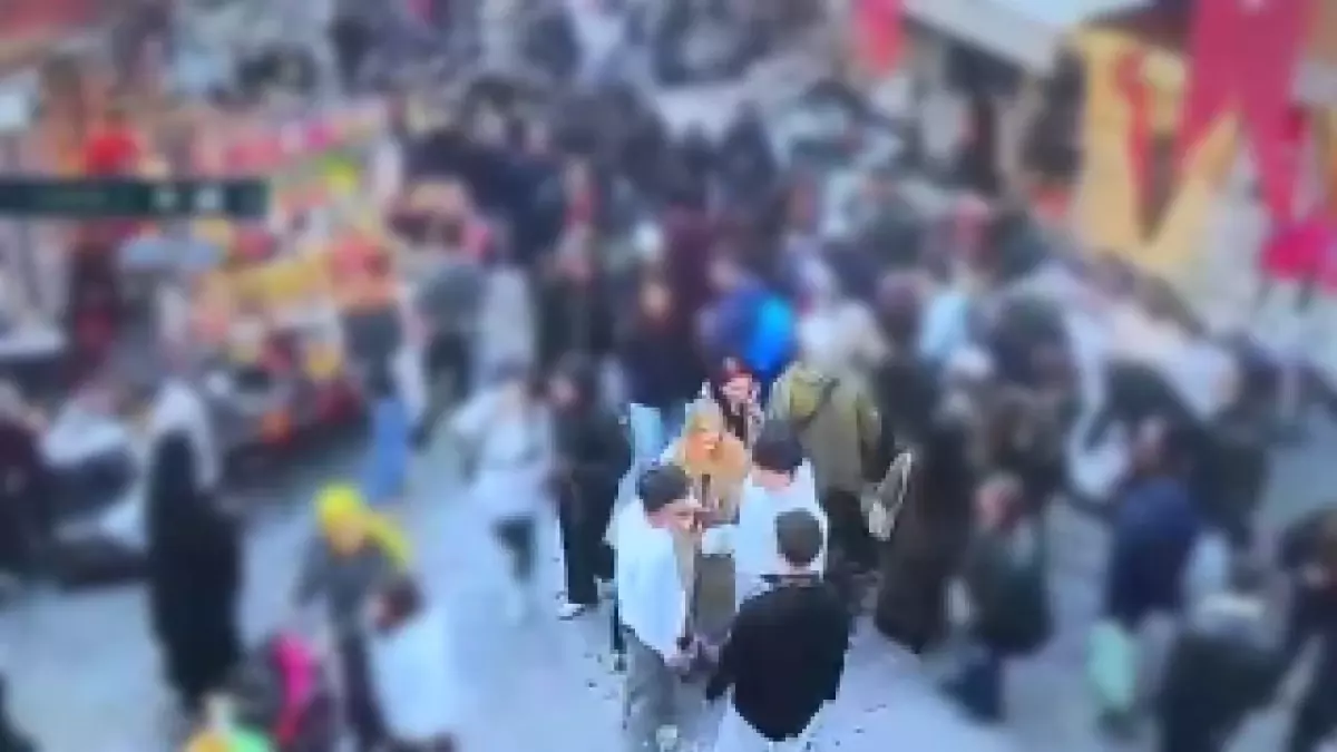 Görüntü İstanbul\'un tarihi semtinden! Turisti tekme tokat dövdü