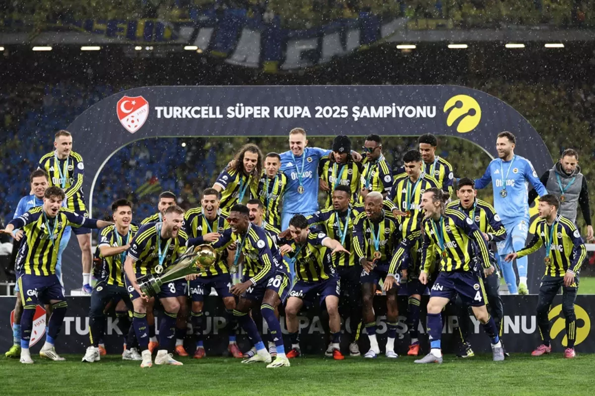 Fenerbahçe\'ye kötü haber! Kadrodan çıkarıldı