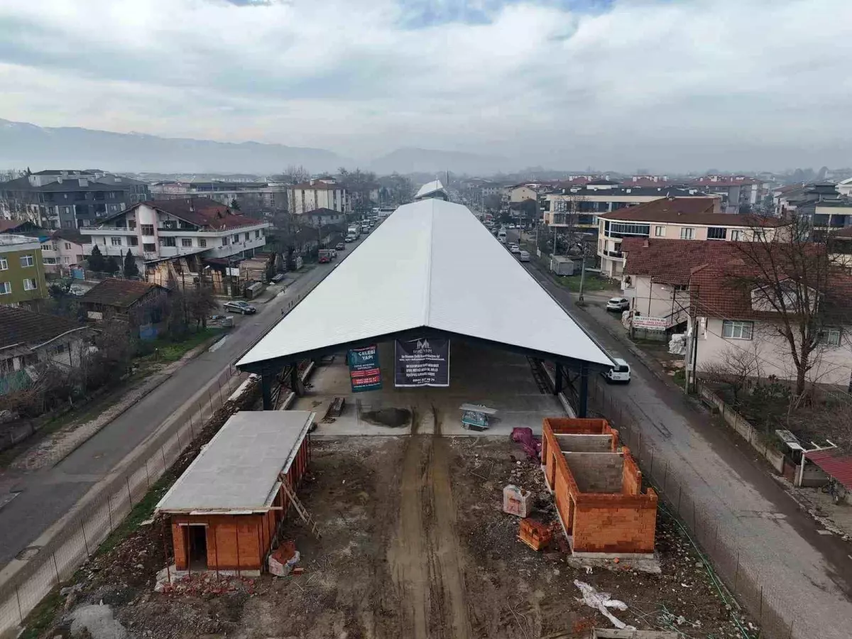Fuar alanı ve tuhafiyeciler pazaryerinde yoğun tempo