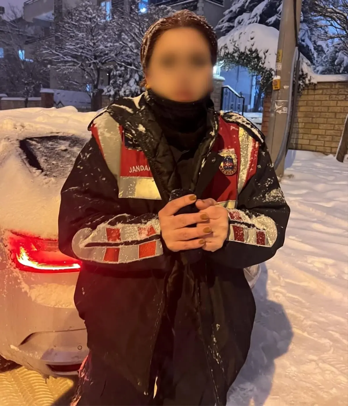 Jandarma Üniformasıyla Gezen Kadın Gözaltına Alındı