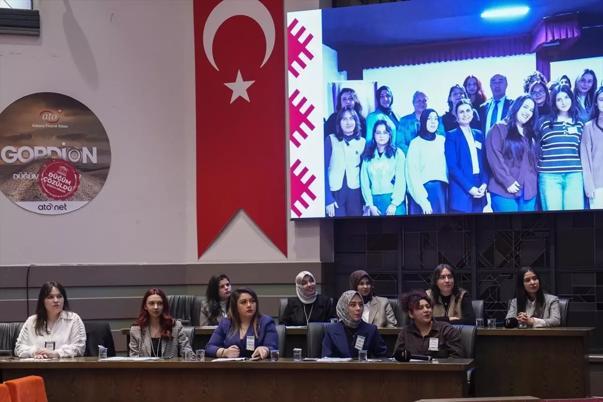 Gençlik Geleceğini Dokuyor Zirvesi