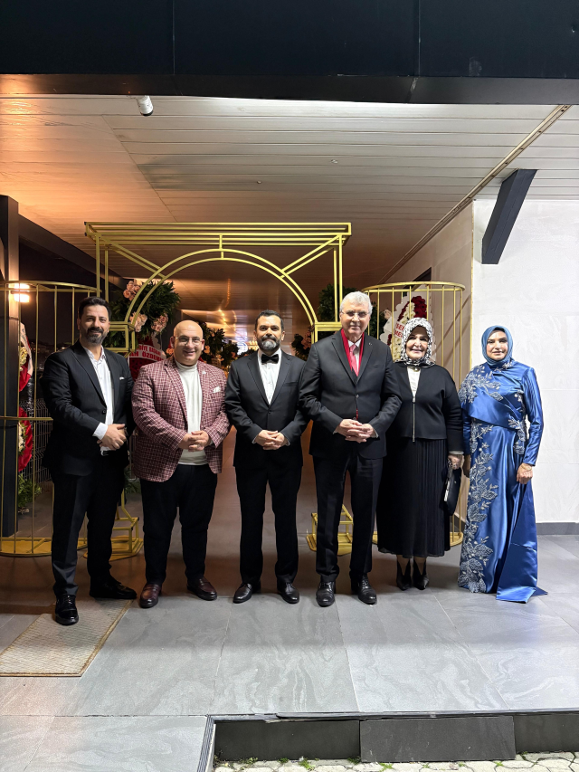 Haberler.com'un mutlu günü! Bilal Teymur ve Betül Kavak dünyaevine girdi Haberler.com'un mutlu günü! Bilal Teymur ve Betül Kavak dünyaevine girdi