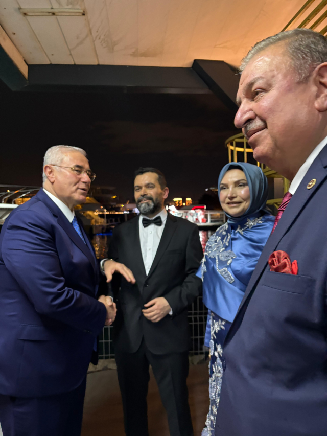 Haberler.com'un mutlu günü! Bilal Teymur ve Betül Kavak dünyaevine girdi Haberler.com'un mutlu günü! Bilal Teymur ve Betül Kavak dünyaevine girdi