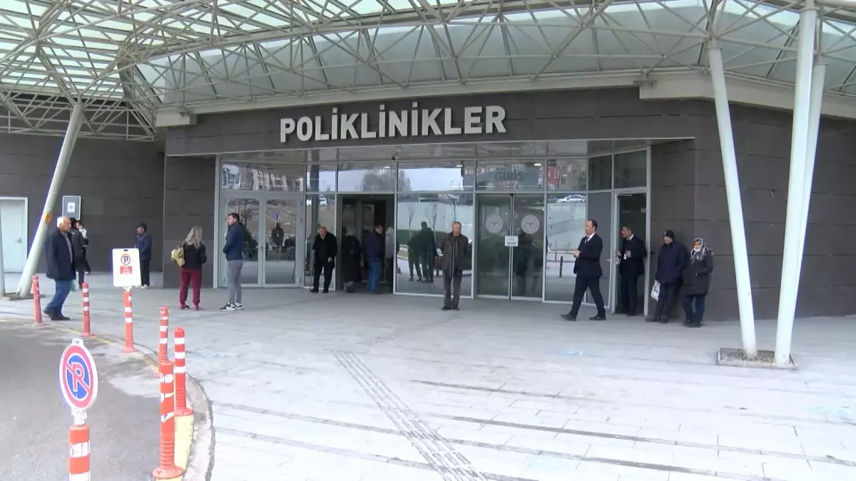 Hakan Taşıyan Yoğun Bakımda