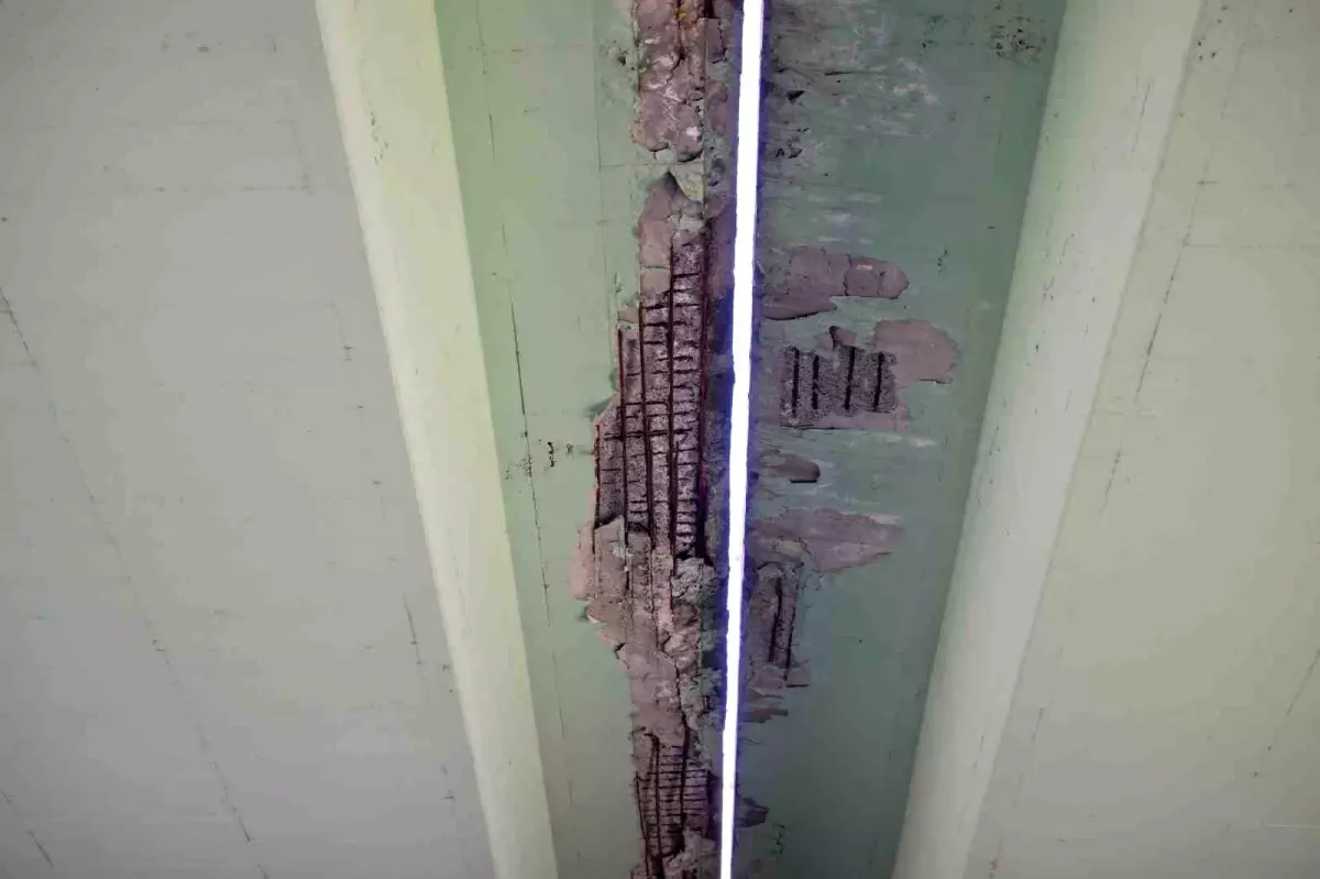 İBB\'ye Ait Balıkyolu Köprüsü tehlike saçıyor: Vatandaş isyanda