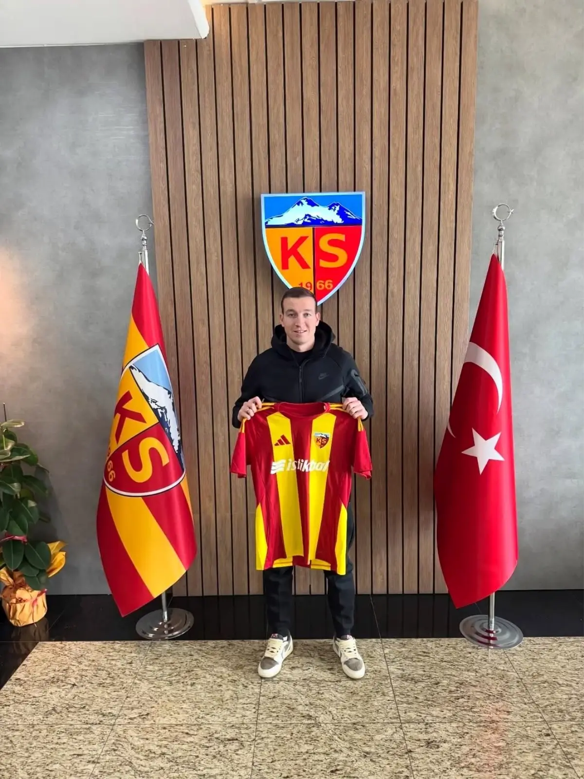 Kayserispor, Denis Makarov\'u Transfer Etti