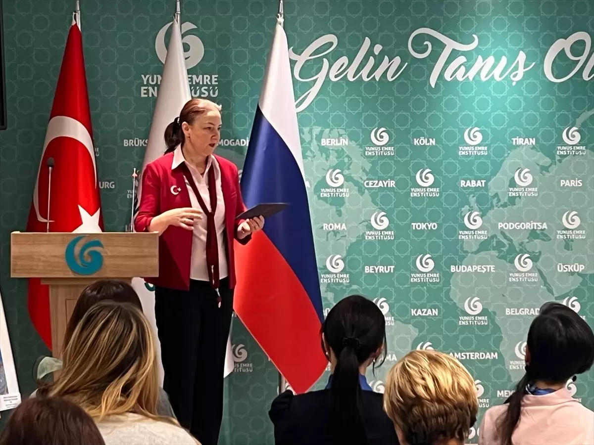 Türk Ebru Sanatı Rus Diplomatların Eşlerine Tanıtıldı
