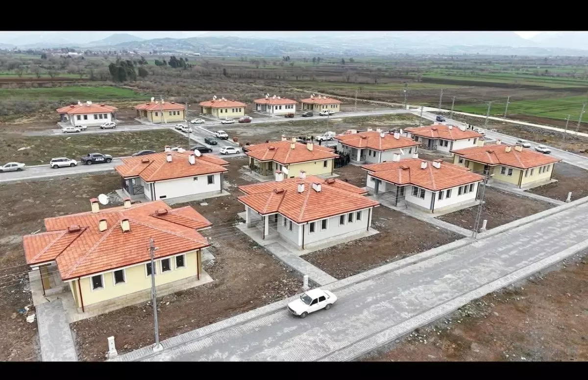 Osmaniye\'de Deprem Konutları Teslim Edildi