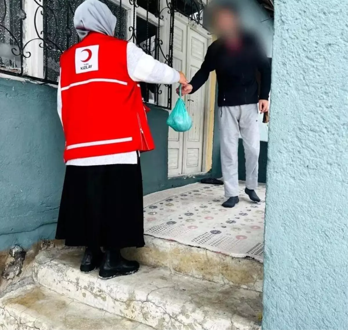 Kızılay\'dan İhtiyaç Sahiplerine Kurban Yardımı