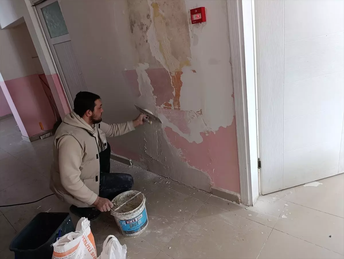 Köy Okulu Gönüllülerle Yenilendi