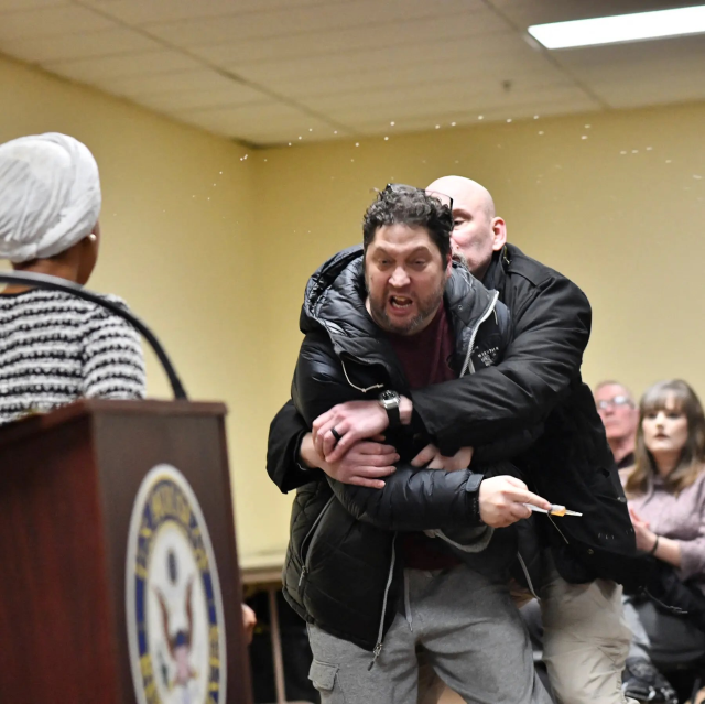 Somalili meclis üyesine spreyli saldırı! Trump'tan tansiyonu yükseltecek tepki