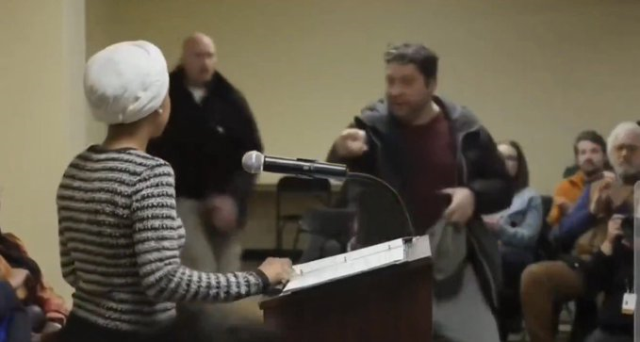 Somalili meclis üyesine spreyli saldırı! Trump'tan tansiyonu yükseltecek tepki