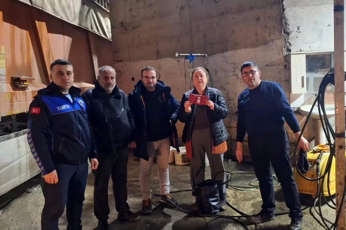 Tekirdağ\'da çöpe atılan cüzdan belediyenin titiz çalışmasıyla bulundu