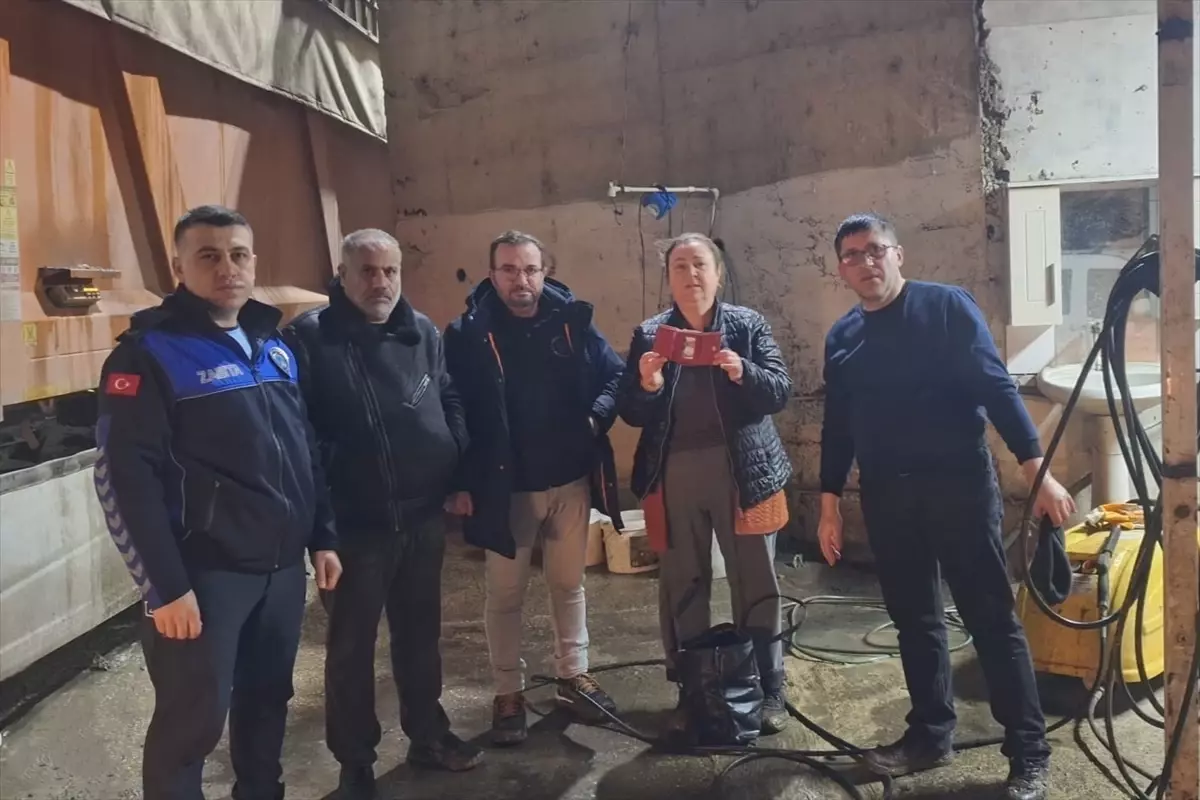 Çöp Konteynerindeki Cüzdan Bulundu