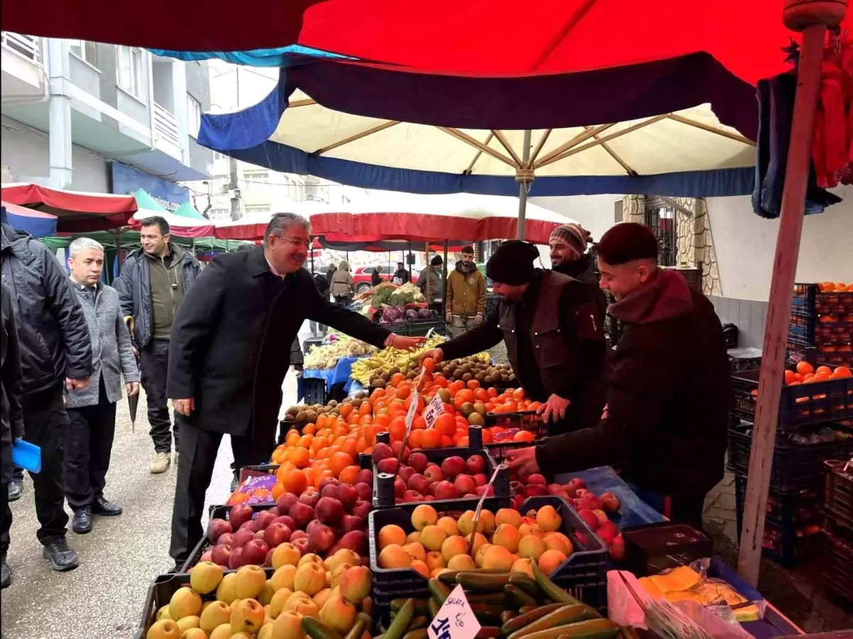 Vali Yılmaz Kurtuluş Mahallesi Pazarında