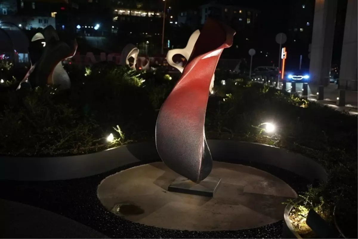 Yılmaz Zenger\'in Eserleri Sanatseverlerle Buluştu