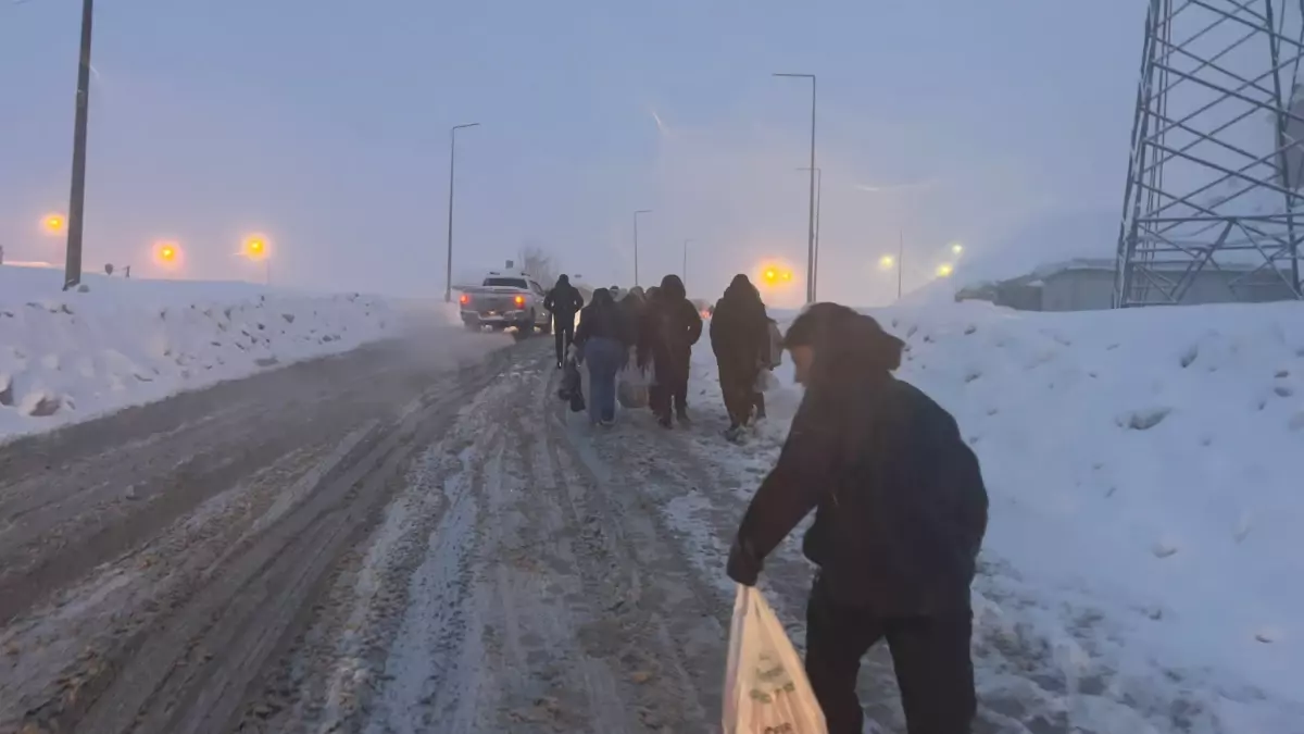 Yüksekova\'da Kar ve Tipi Etkili Oldu