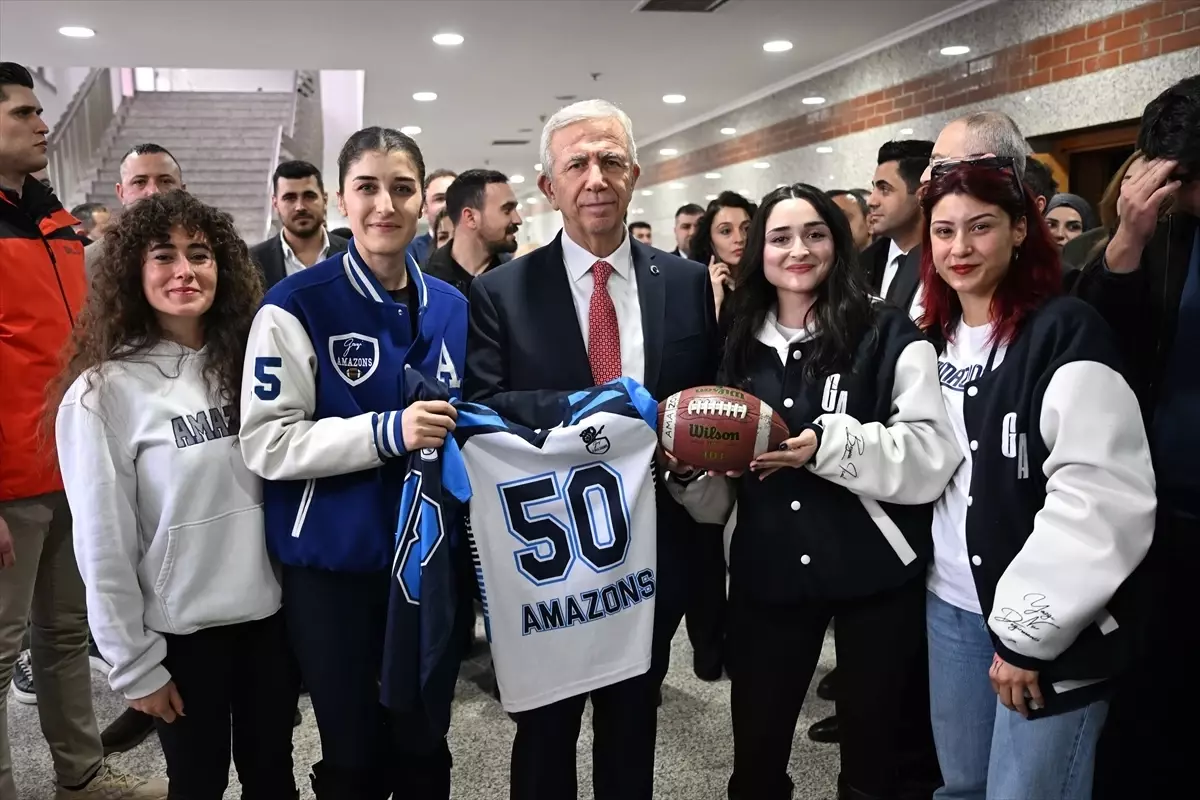 Mansur Yavaş Gençlerle Buluştu