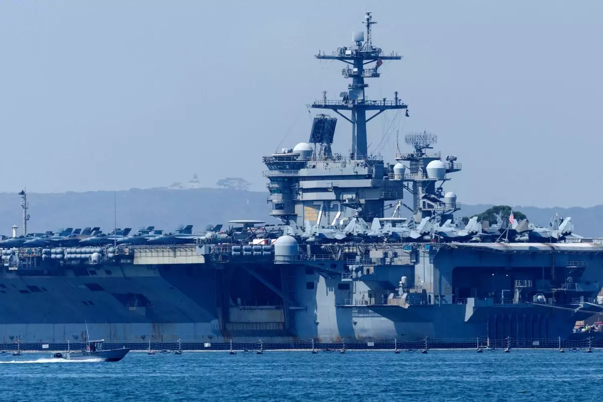 USS Abraham Lincoln\'un İran\'a Yakınlığı Gerginliği Artırıyor