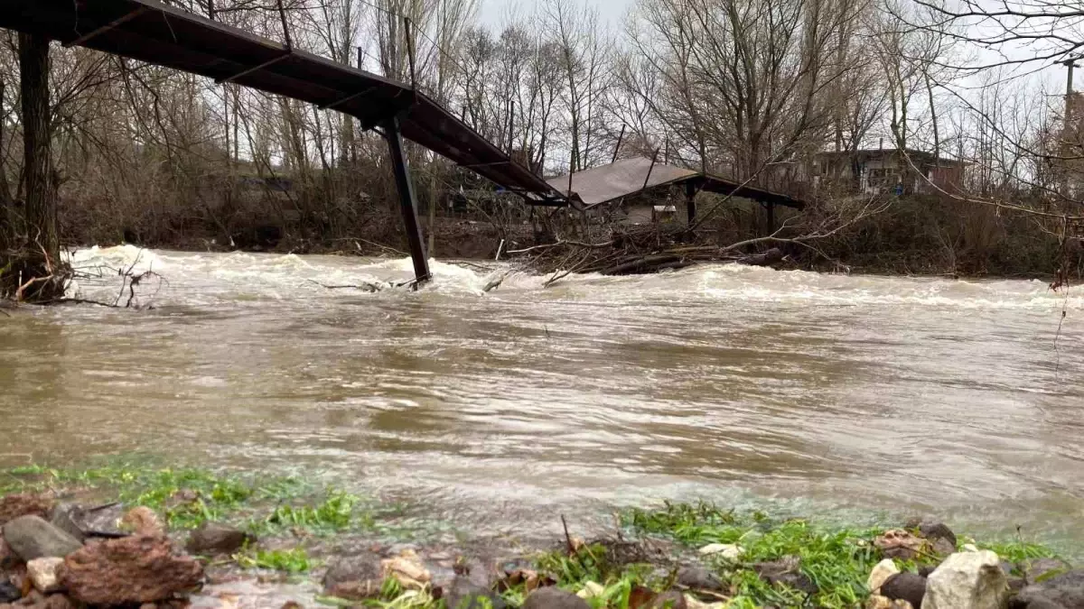 Ayvacık\'ta Sağanak Yağış Hayatı Olumsuz Etkiledi