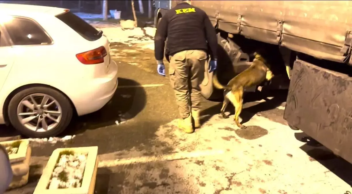 Batman\'da Narkotik Operasyonu: 51 Kilo Esrar Ele Geçirildi