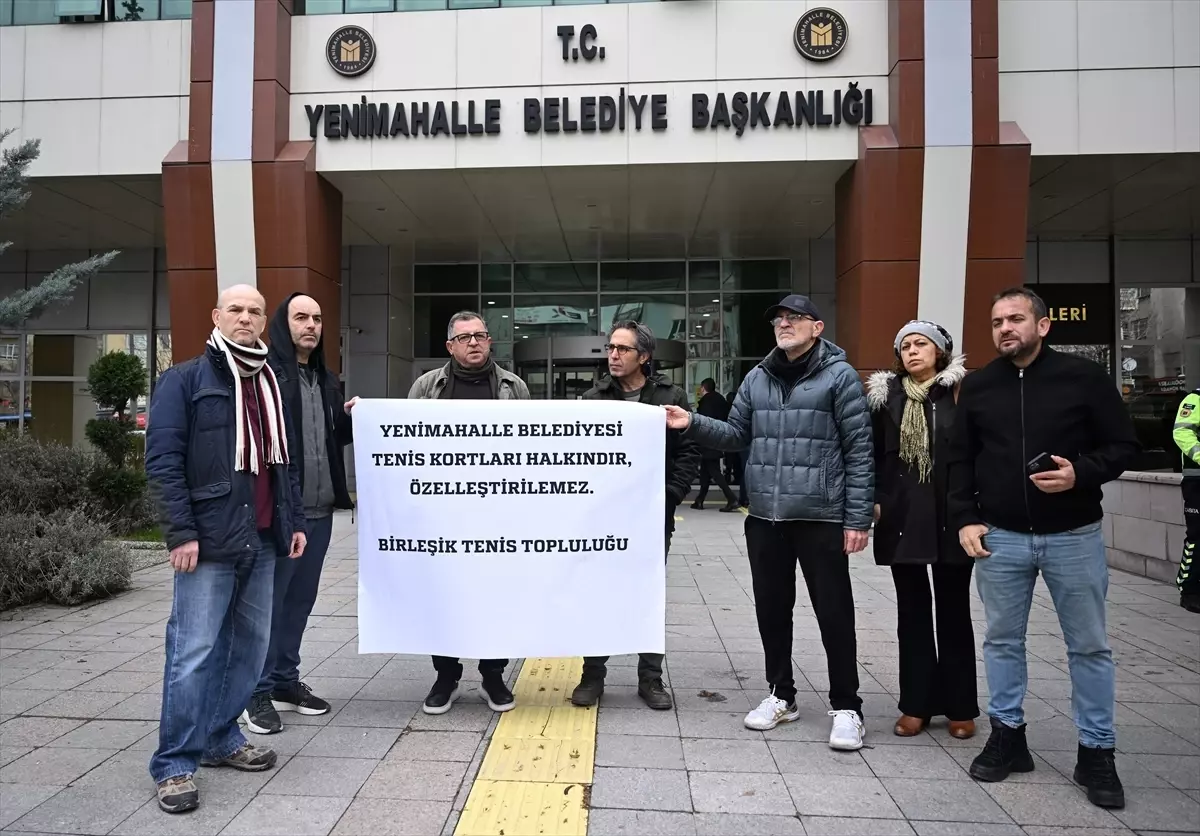 Yenimahalle\'de Tenis Kortları Protesto Edildi
