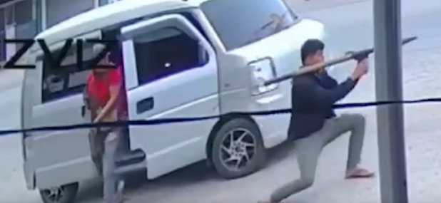 Belediye başkanına gündüz vakti roketatarlı saldırı düzenlendi Belediye başkanına gündüz vakti roketatarlı saldırı düzenlendi