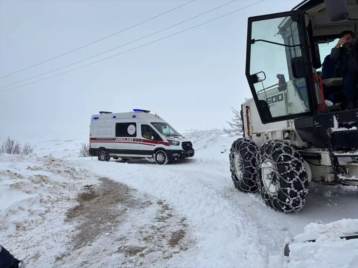 Karla Kaplı Köylerden Hastalara Acil Yardım