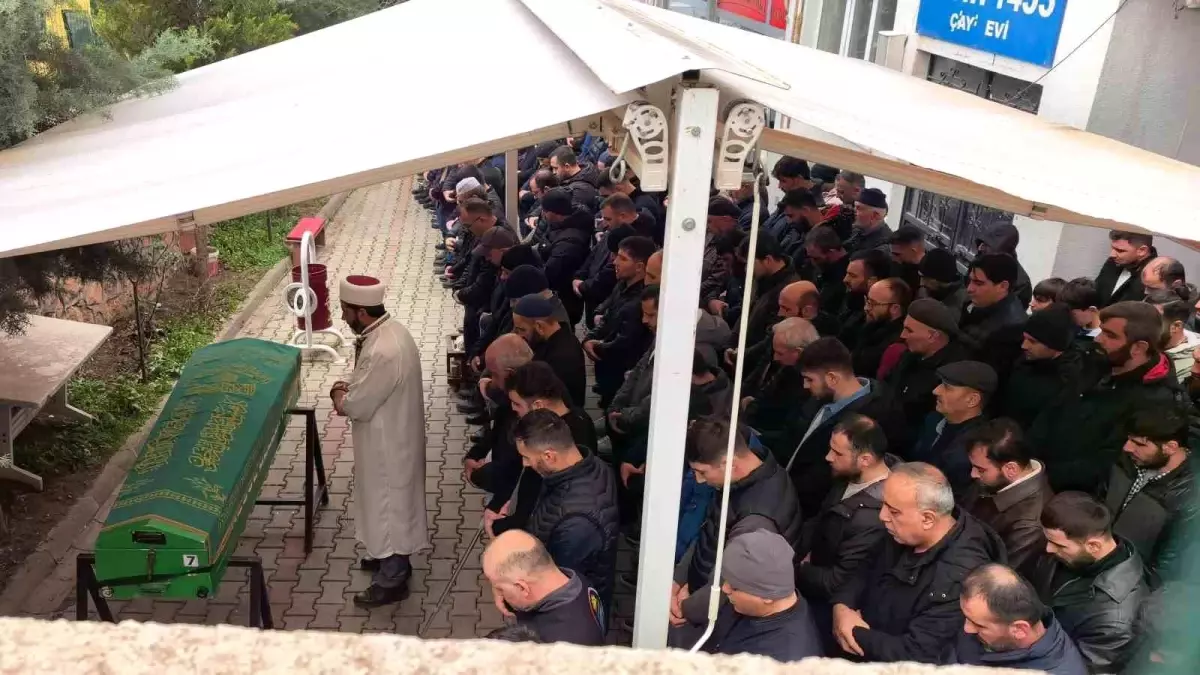 İnegöl\'de TIR Kazası: Sürücü Hayatını Kaybetti