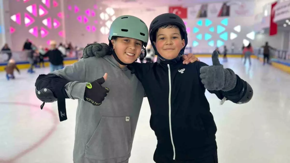 Edremit\'te Buz Pateni Pistine Yoğun İlgi