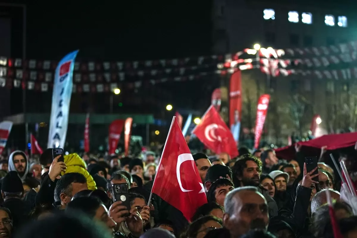 Özgür Özel: Bağcılar\'da Uyuşturucu Sorunu ve Seçim Vurgusu